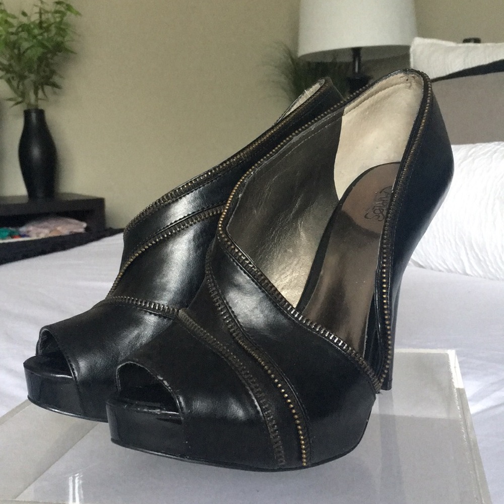 Carlos santana 8 1/2 black zipper heels